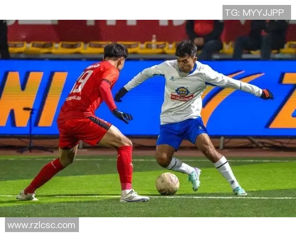 与足球明星零距离对视的精彩瞬间视频合集